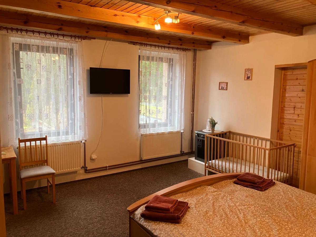 Penzion Restaurace Zatisi Rumburk Bagian luar foto